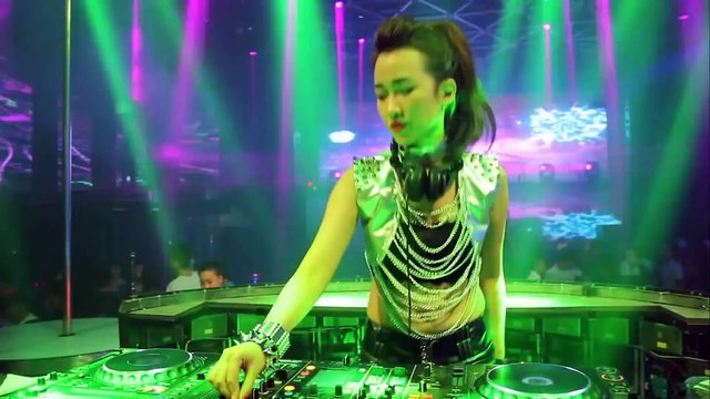 Dj Trang Moon tại Bar New Phường Đông in The Mix
