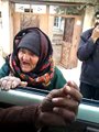 بالفيديو..عجوز سورية تفحم الدواعش بالحجج والدلائل القرآنية وتدعوهم للرجوع الى الله