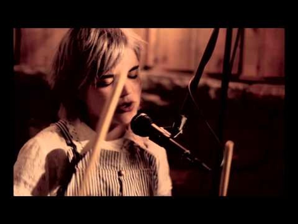 SOKO :: Nervous Breakdown