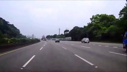 Une Ferrari 458 provoque un accident sur l_#039;autoroute !