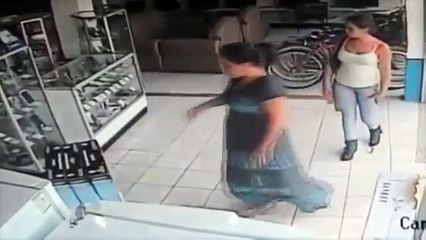 woman-steals-plasma-tv-by-stuffing-it-up-her-skirt-video