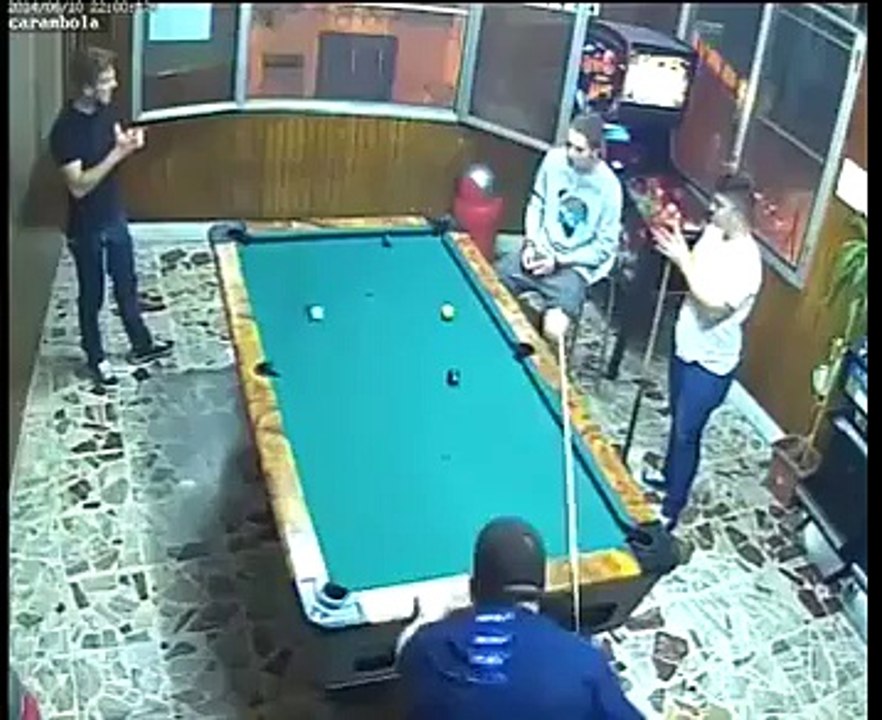 Amazing shot in snooker