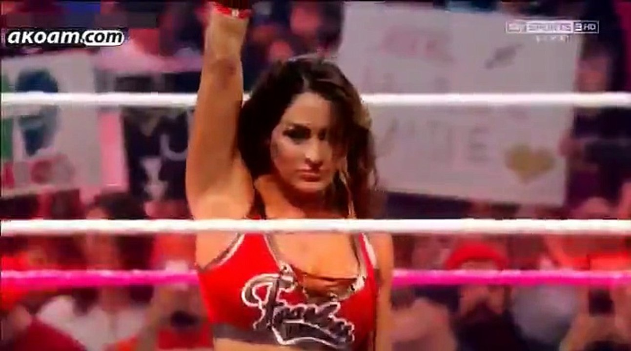 مترجم : عرض الروو الأخير بتاريخ - 09.02.2015 - سيتم رفع جميع عروض المصارعة