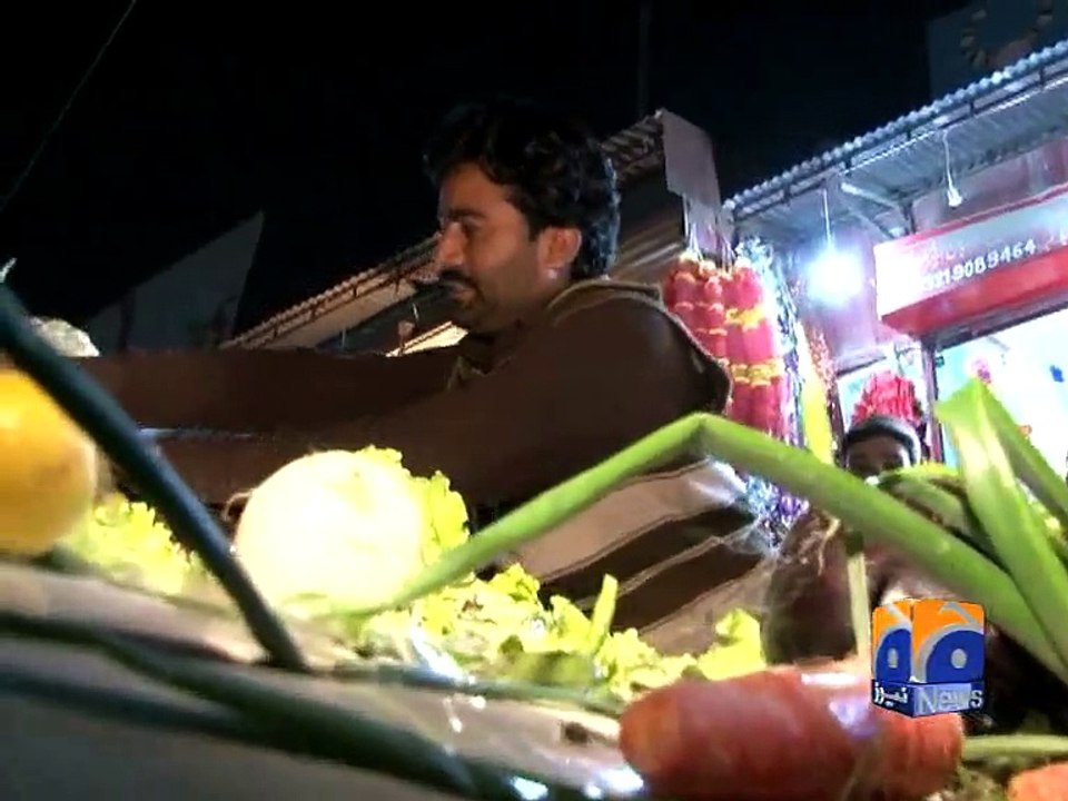 بارات کی گاڑی پھولوں کے بجائے سبزیوں سے سج گئی