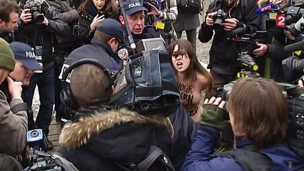 Procès du Carlton : DSK pris à partie par des Femen à son arrivée au tribunal