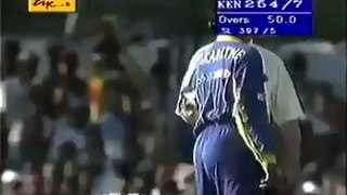 Hashan Tillakaratne bowls with left arm then right arm