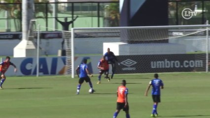 Nei e Guiñazú treinam entre os titulares do Vasco