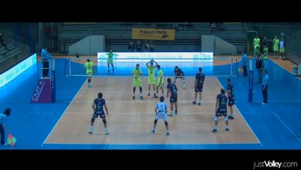 Gros block de Philippe Tuitoga sur Ivan Raic - Volley