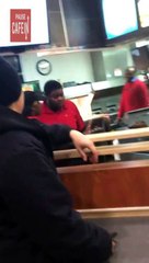 Cet employé de fastfood entre dans une rage folle et va mettre le restaurant sens dessus dessous