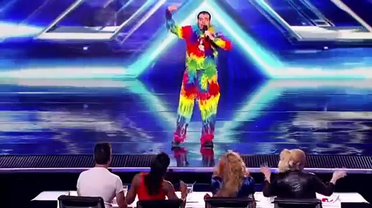 Demi Lovato IsTwerking To Simon