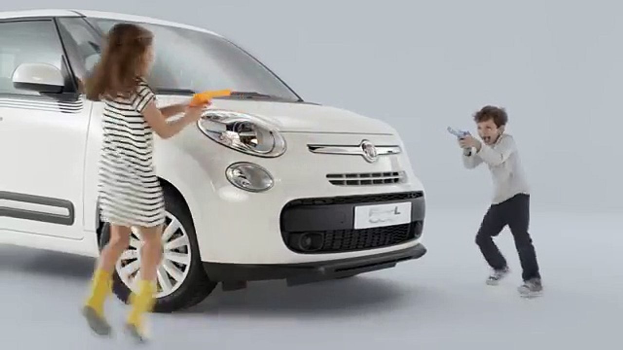 Leo Burnett France pour Fiat - voiture Fiat 500L Petit Bateau, «Pour petits et grands enfants» - février 2015 - water fight