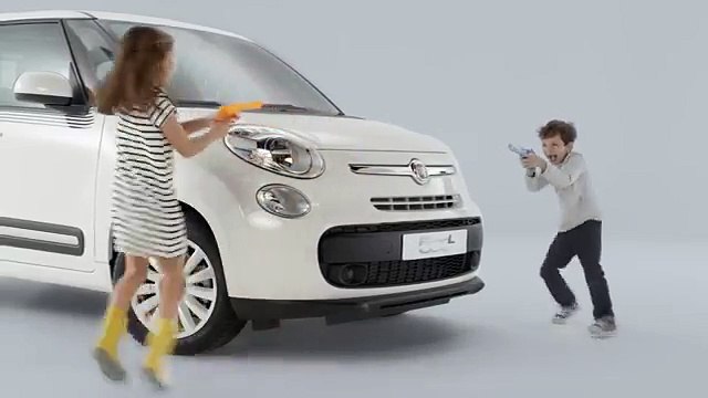 Leo Burnett France pour Fiat - voiture Fiat 500L Petit Bateau, «Pour petits et grands enfants» - février 2015 - water fight