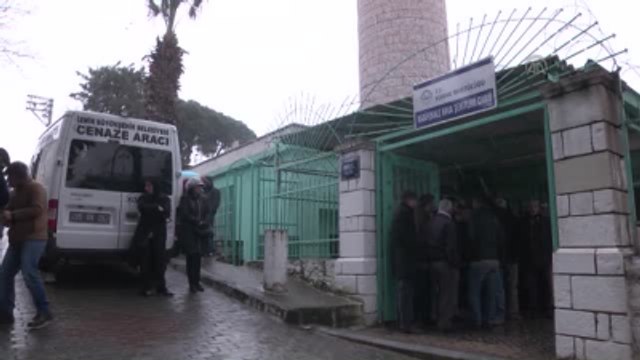 Kocası Tarafından Öldürülen Kadın ve 2 Kızı Toprağa Verildi