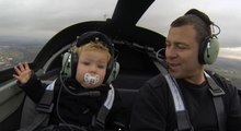 Pilot Baba Küçük Oğluna Uçuş Deneyimi Yaşattı