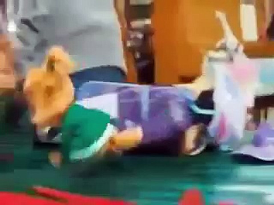 Funny Cartoon Bollywood Song From Yeh jawani hai dewani - Tune.pk[via torchbrowser.com]