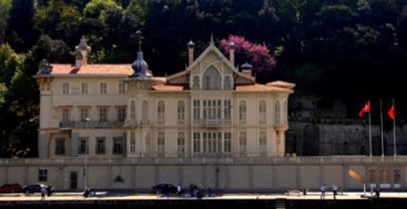 Gül Çifti Huber Köşkü'nden Taşınıyor