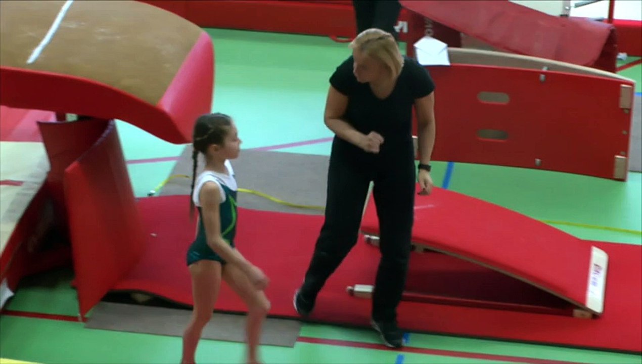 Compétition Dpt 2015 Elina - Niveau 6 pour les 7-10 ans - Vaires sur Marne