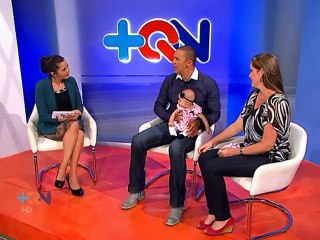Erick Lonnis enseña que a como ataja penales también cambia pañales
