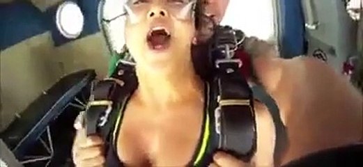 Le saut en parachute, c'est dangereux.