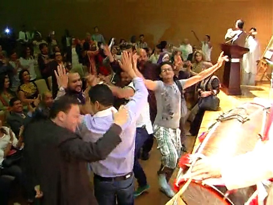 04-Nobat-Ho Laal Mairi- Marifat Sufi Band Pakistran- Rabat, Morocco.mpg- (2)