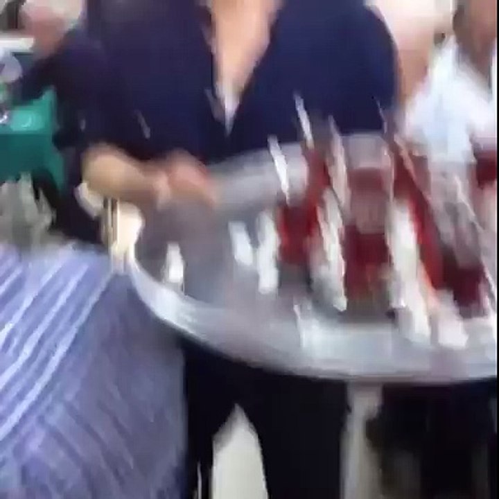 Kahvede Caramel Macchiato İstemek