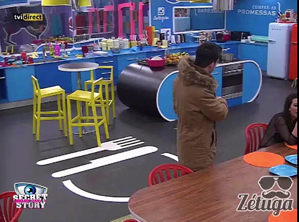 Sofia GARANTE ao Luís que a Joana e o Carlos se envolveram e tira satisfações com os 2