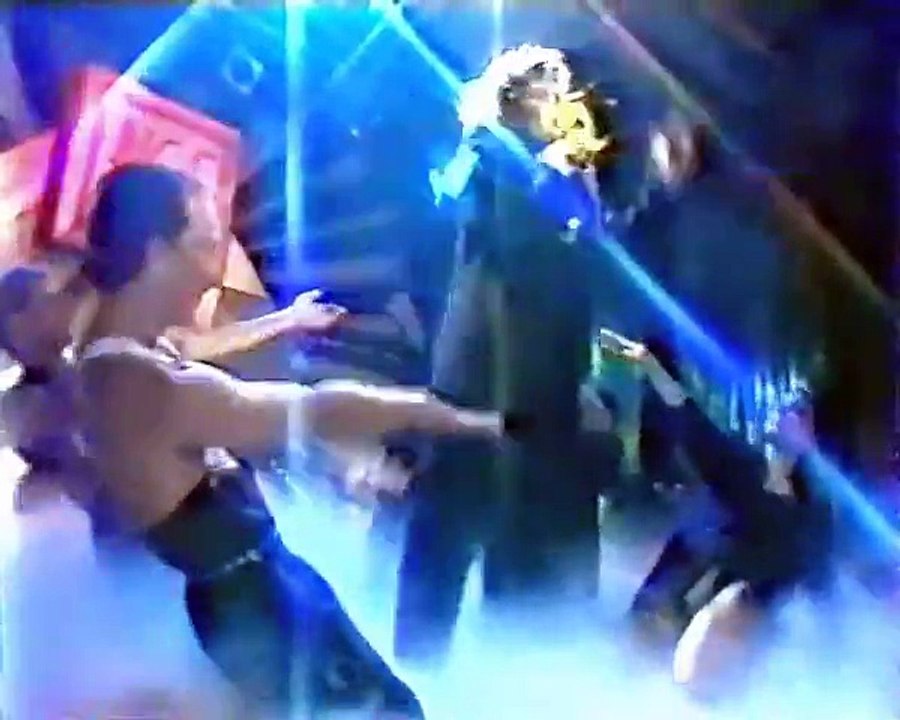 Kim Wilde - You Keep Me Hangin On - WWF Club