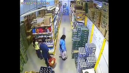 دزدی جالب زن از فروشگاه ...!