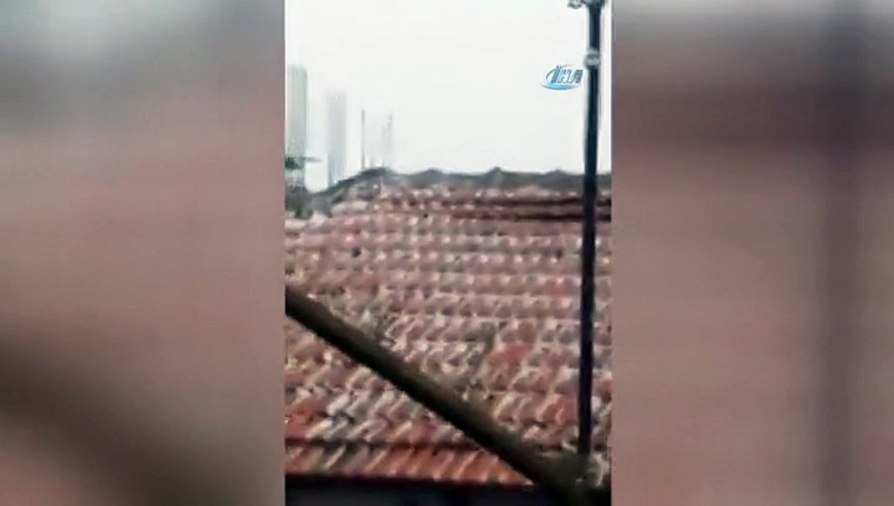 Fırtına minareyi böyle devirdi