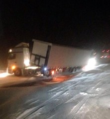 Kar Yolları Kapattı, Geceyi Dinar'da Geçirdiler