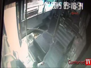 Halk otobüsünde hırsızlık anı kamerada