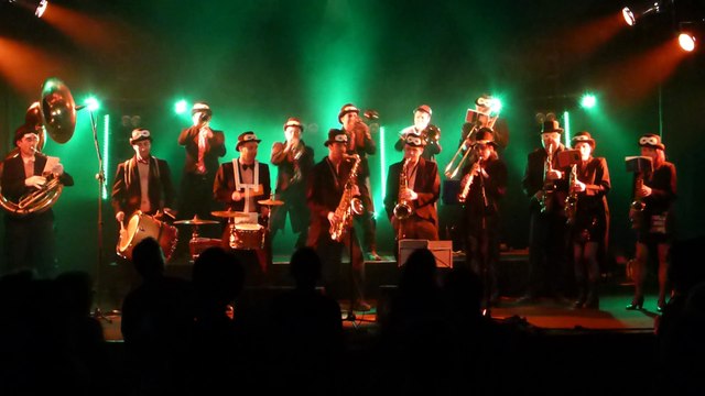 soirée Fanfares ni fioritures - fanfare Varenkas au portail coucou (4) (live)