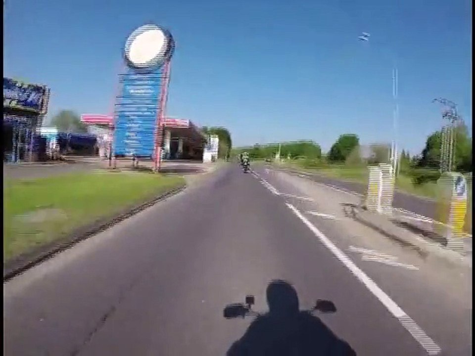 Un biker perd le controle de sa moto et chute lourdement