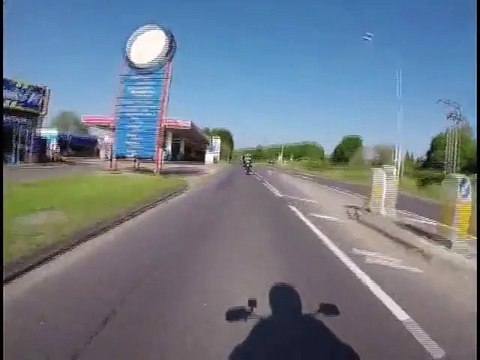 Un biker perd le controle de sa moto et chute lourdement