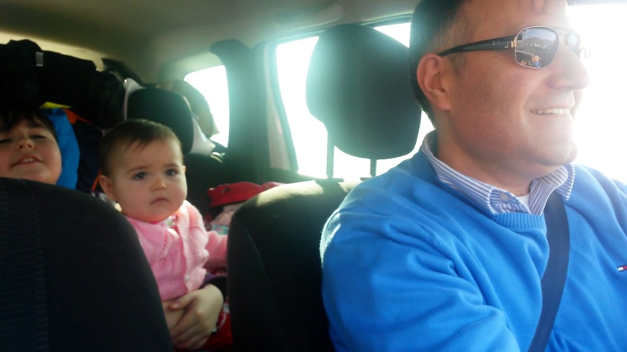 Zeynep Betül Babayı gözlükle görüp ağlıyor 20150122
