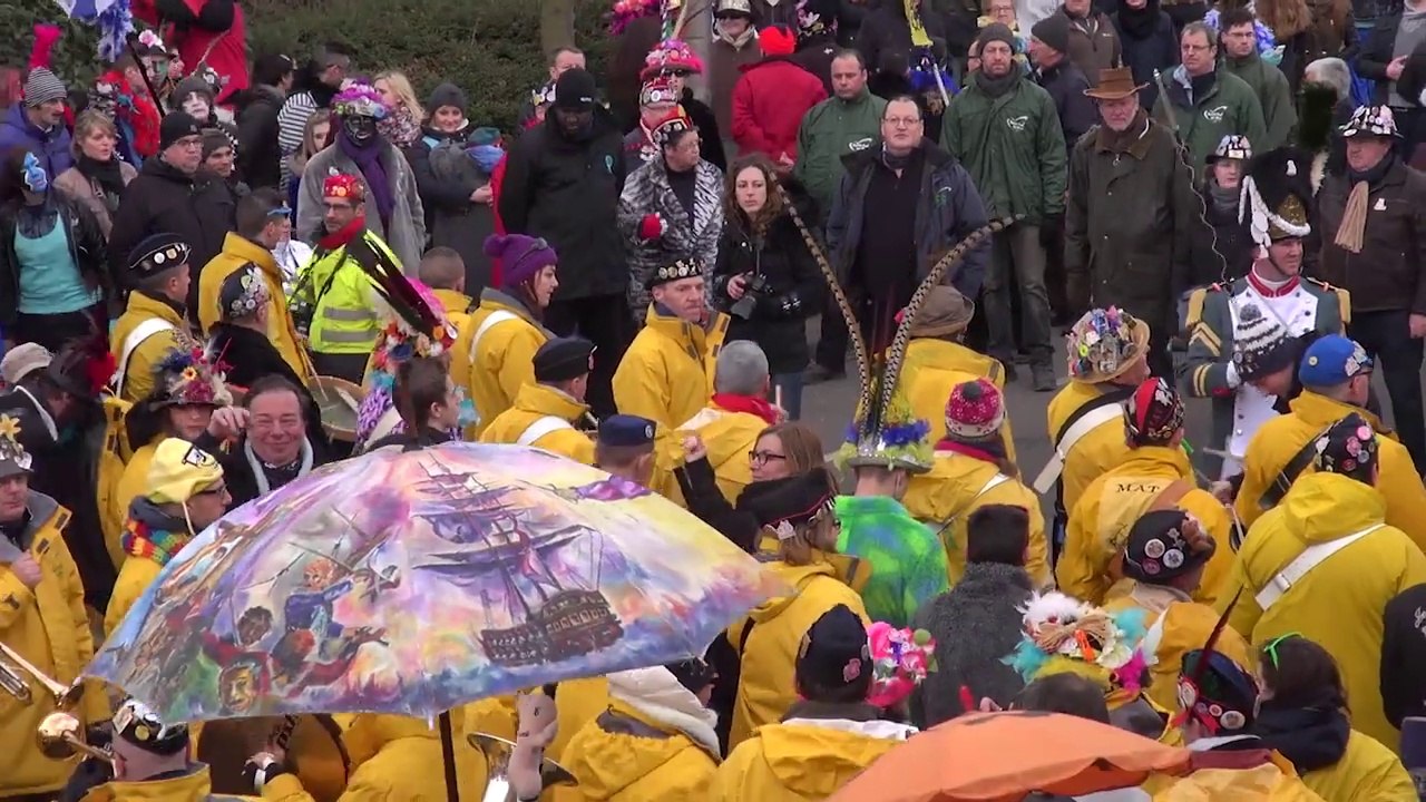 Chahut - Pompom Ier explique le rôle du tambour-major