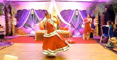 Solo Girl Dance on Wedding | Dhol Bajay | HD