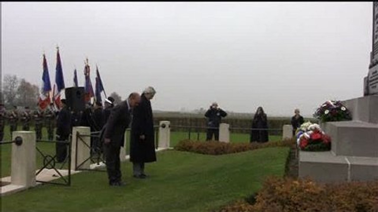Dépôt de gerbe au monument australien de Pozières (80) par M. Kader Arif, ministre chargé des Anciens Combattants le 15/11/2012
