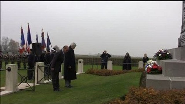 Dépôt de gerbe au monument australien de Pozières (80) par M. Kader Arif, ministre chargé des Anciens Combattants le 15/11/2012