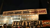 Des milliers de Grecs rassemblés à Athènes pour soutenir le gouvernement Tsipras