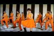 Chiti Ve Chiti Ve - Nargis And Shan Pakistani Filmi Mujra Dance
