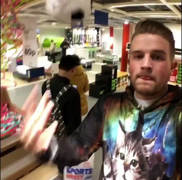 Attaque au ballon à Ikea