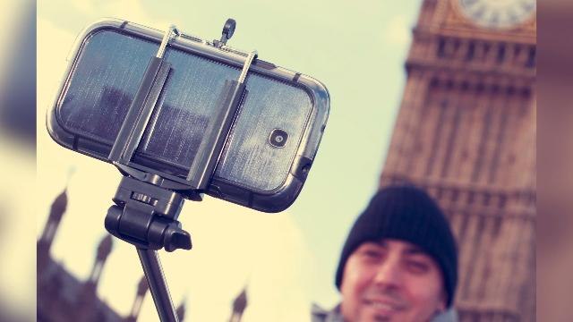 Selfie Stick Banned From Art Museums
