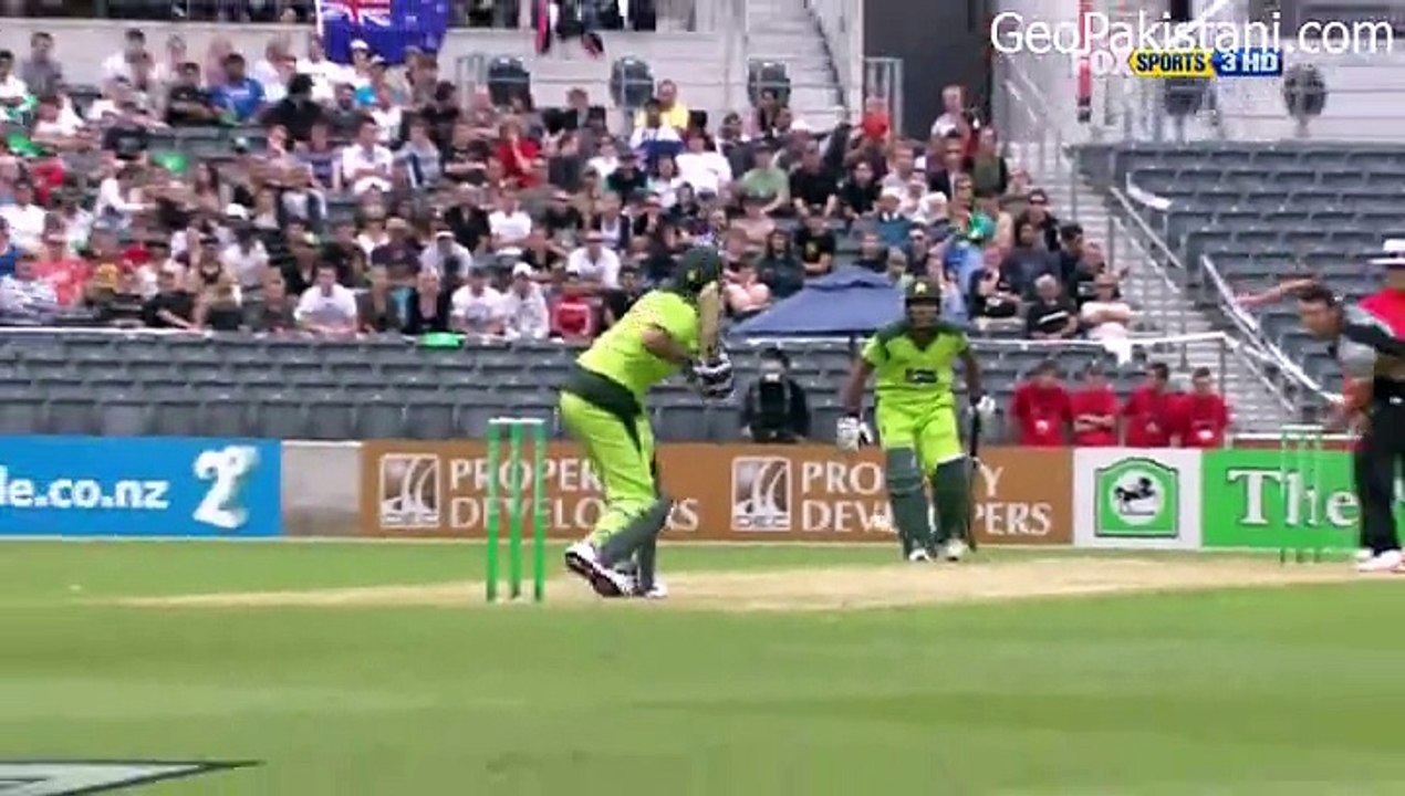 New Zealand v Pakistan - 3rd T20 - 30th Dec 2010 - 1st Innings-02