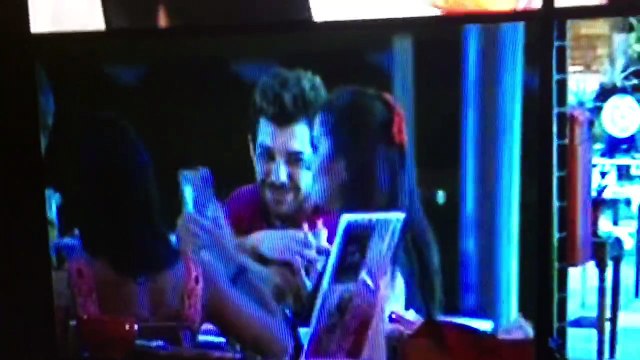 Cezar beija mão de Tamires - Festa Italiana - 11/02