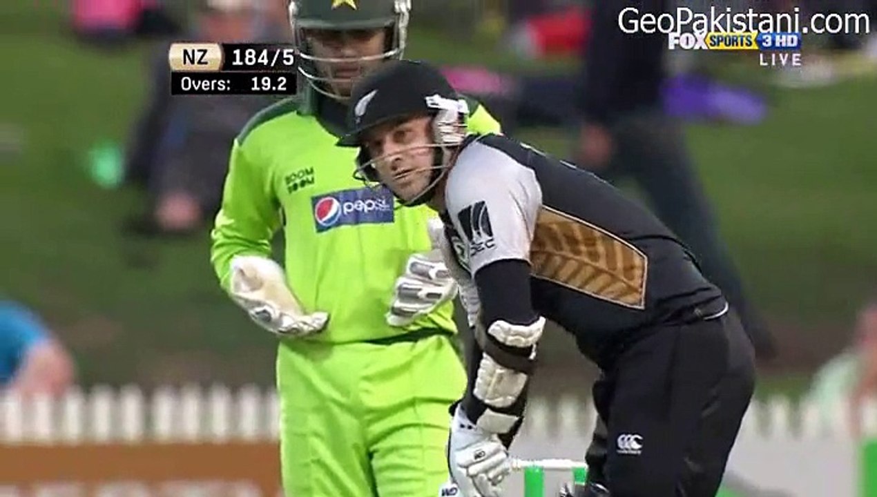 New Zealand v Pakistan - 2nd T20 - 28th Dec 2010 - 1st Innings-03