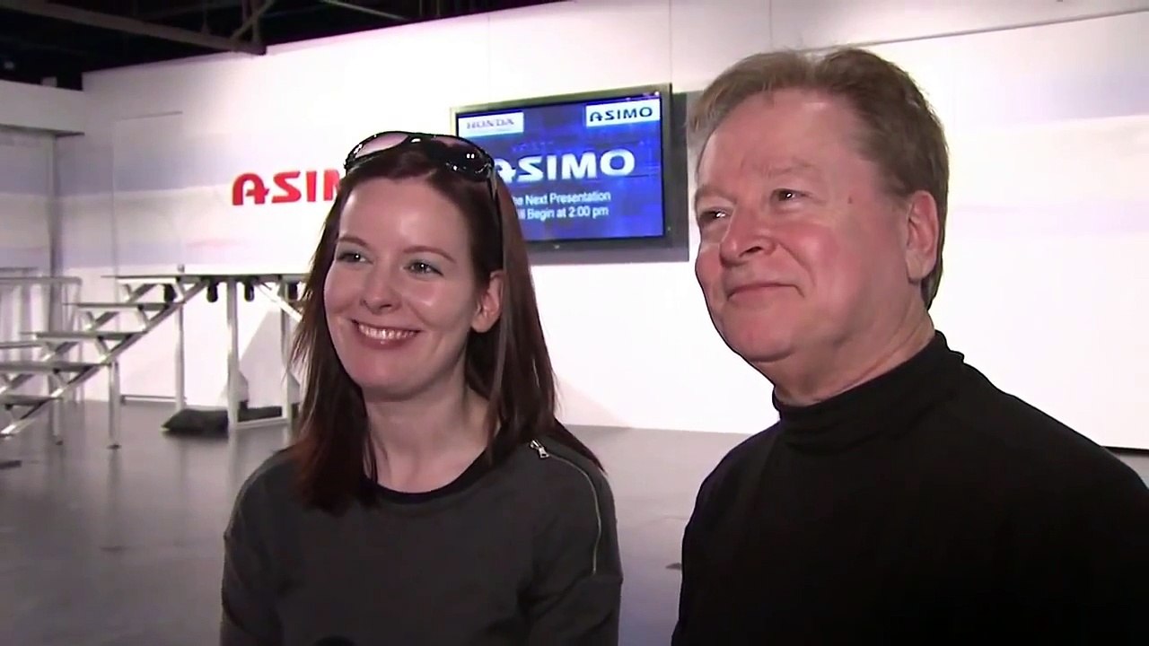 World's Top3 Humanoid Robots - Asimo vs HPR-4 vs NAO!