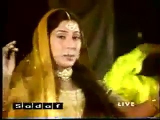 Punjabi song - Batiyan bhujai rakhdi by Shazia Manzoor with Nirma dancers