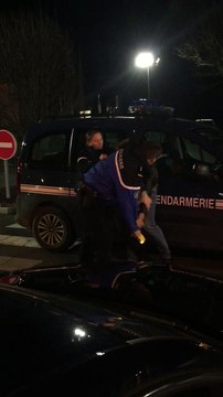 Cops tasing a guy because he wanted to pay McDonald's with 500€ bill