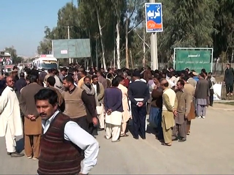 ٹوبہ ٹیک سنگھ گاڑیوں کی بلاجواز بندش اور بھاری جرمانہ عائد کرنے خلاف ٹرانسپورٹرز کا احتجاج